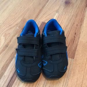 Toddler boys Velcro puma sneakers. Size 8.5